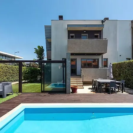 Beautiful House Beachfront ! 홈스테이