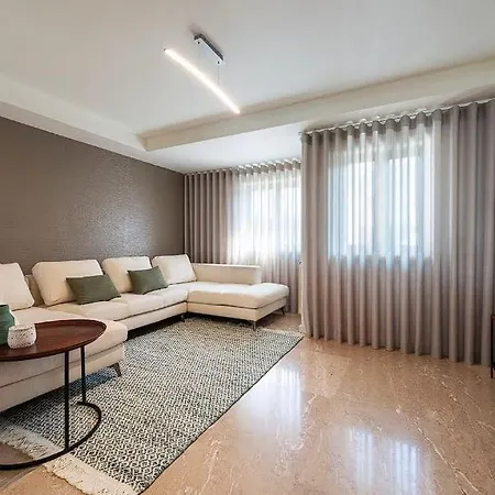 Beautiful House Beachfront ! 홈스테이